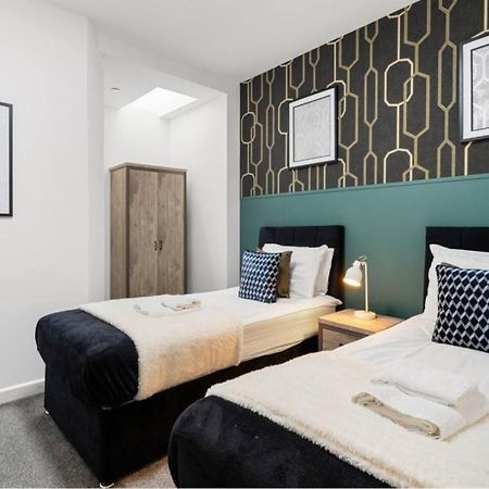 Modern Spacious Three Bedrooms With Private Garden カーディフ エクステリア 写真