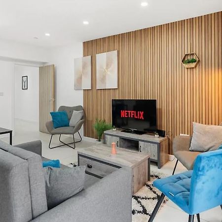 Modern Spacious Three Bedrooms With Private Garden カーディフ エクステリア 写真