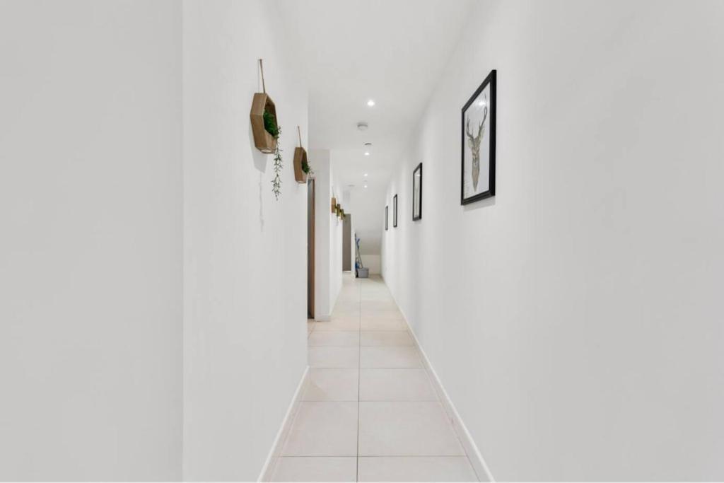 Modern Spacious Three Bedrooms With Private Garden カーディフ エクステリア 写真