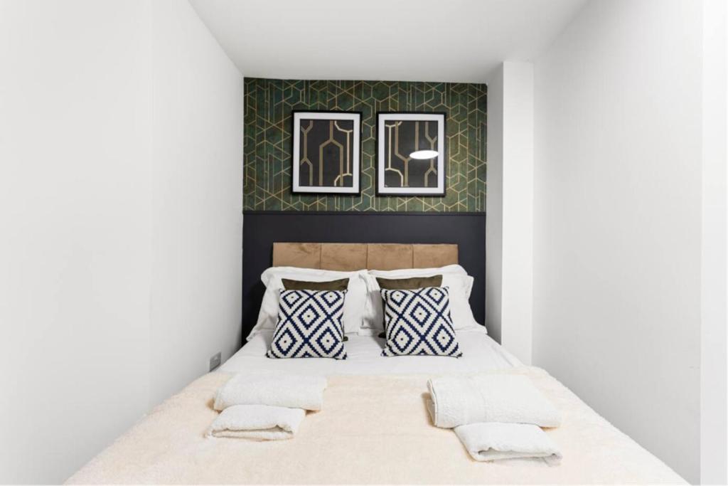 Modern Spacious Three Bedrooms With Private Garden カーディフ エクステリア 写真