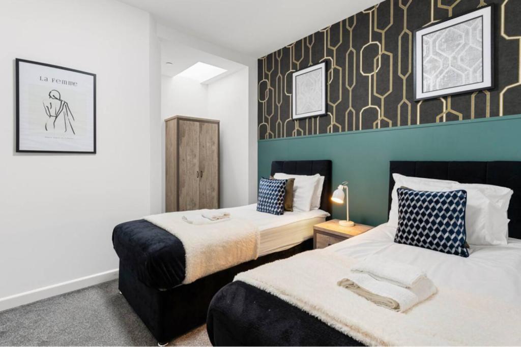 Modern Spacious Three Bedrooms With Private Garden カーディフ エクステリア 写真