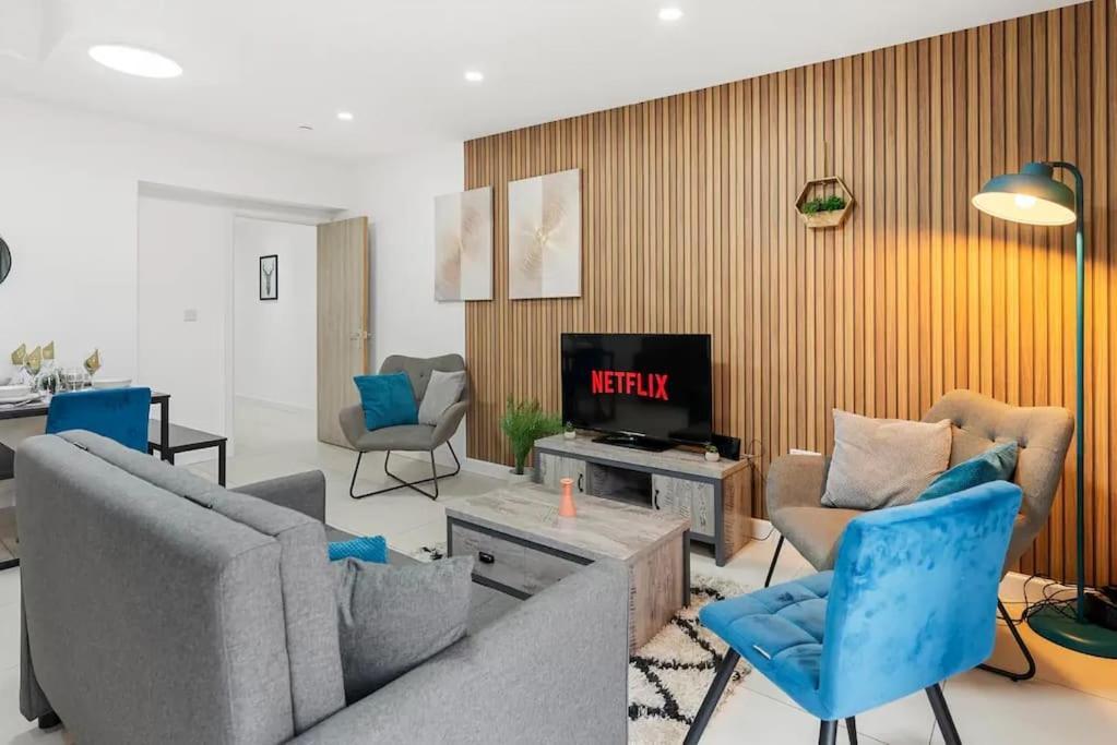 Modern Spacious Three Bedrooms With Private Garden カーディフ エクステリア 写真